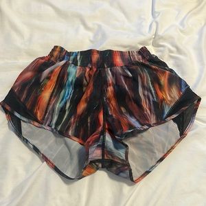 Lululemon Hotty Hot 2.5in shorts